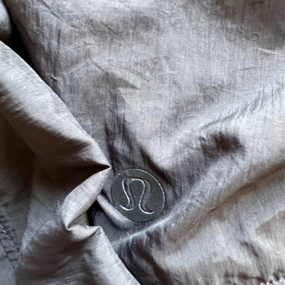 Lululemon Bombs Away Jacket Black/Olive Green Camo Print Reversible Zip Sz 4 - Picture 5 of 10